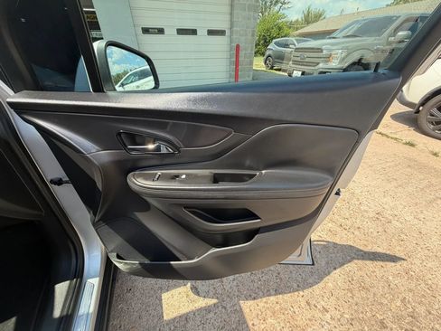 Used 2021 Buick Encore Preferred FWD image 15