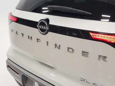 Used 2024 Nissan Pathfinder SL image 7
