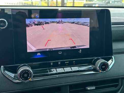 Used 2025 Chevrolet Colorado W/T RWD image 31