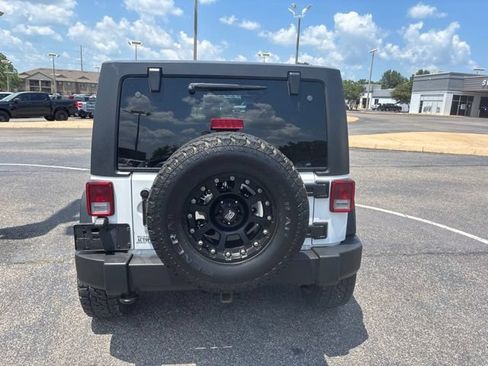 Used 2014 Jeep Wrangler Unlimited Rubicon w/ Connectivity Group AWD/4WD image 17