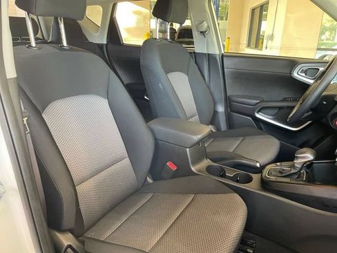 Certified 2025 Kia Soul LX w/ LX Technology Package FWD image 25