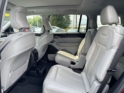 Used 2022 Jeep Grand Cherokee L Overland w/ Luxury Tech Group IV RWD image 16