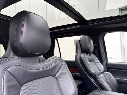 Certified 2024 Lincoln Navigator Reserve AWD/4WD image 18