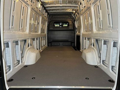 Used 2024 Mercedes-Benz Sprinter 2500 image 17