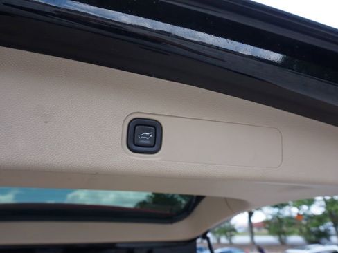 Used 2013 Cadillac Escalade Premium image 26