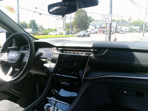 Used 2023 Jeep Grand Cherokee L Laredo AWD/4WD image 23