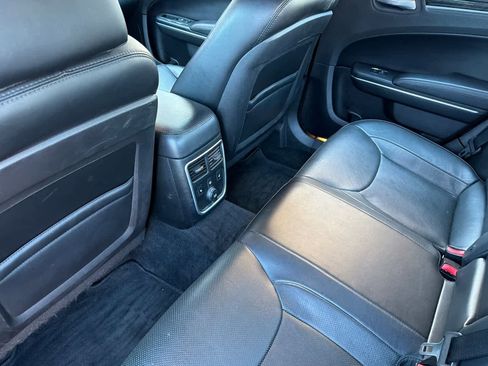 Used 2014 Chrysler 300 C image 4