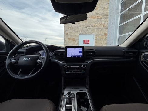 Used 2020 Ford Explorer XLT image 25
