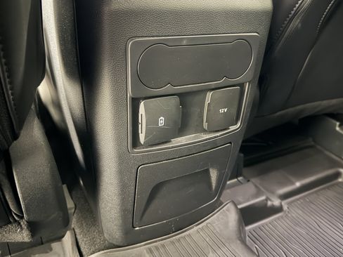 Used 2024 Ford Explorer XLT w/ Equipment Group 202A AWD/4WD image 21