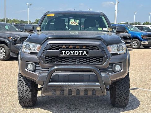 Used 2016 Toyota Tacoma SR5 w/ SR5 Appearance Package (SN) RWD image 3