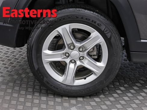 Used 2024 Jeep Compass Latitude AWD/4WD image 29