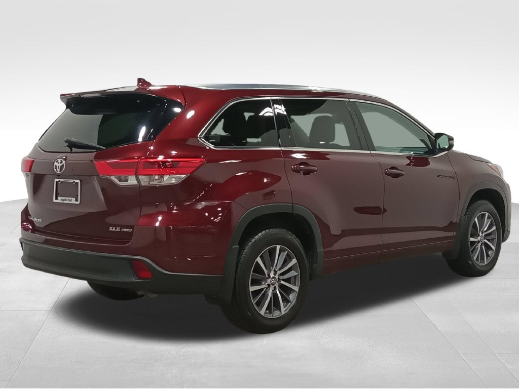 Used 2017 Toyota Highlander XLE w/ Carpet Mat Package AWD/4WD image 3