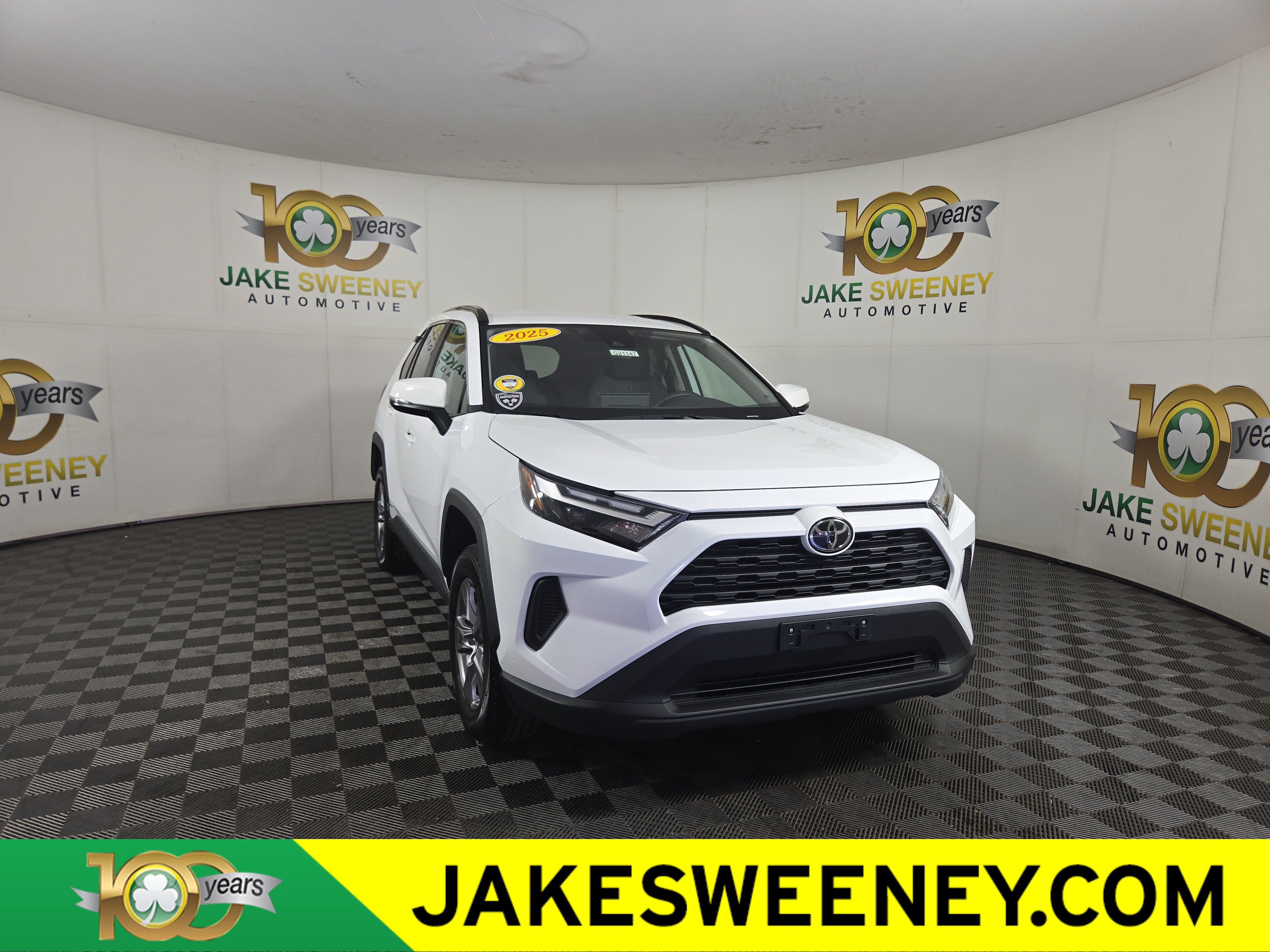 Used 2025 Toyota RAV4 XLE AWD/4WD image 1