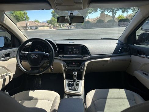 Used 2017 Hyundai Elantra SE FWD image 17