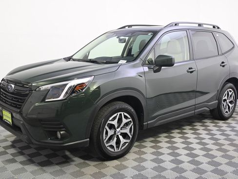 Used 2023 Subaru Forester Premium image 2