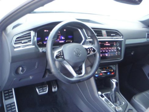 Used 2022 Volkswagen Tiguan SE R-Line AWD/4WD image 17