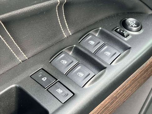 Used 2022 GMC Canyon Denali image 18