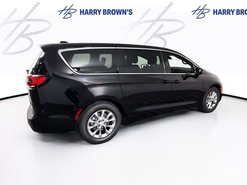 New 2026 Chrysler Pacifica Limited FWD image 35