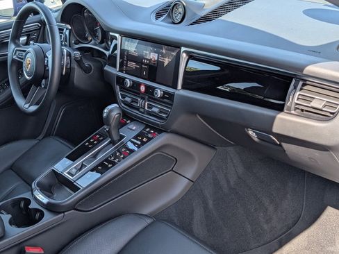 Certified 2024 Porsche Macan AWD/4WD image 13