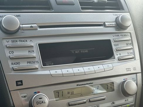 Used 2011 Toyota Camry image 21