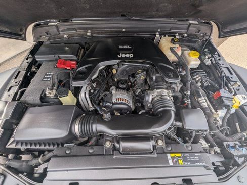 Used 2018 Jeep Wrangler Unlimited Rubicon AWD/4WD image 28
