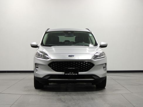 Used 2020 Ford Escape Titanium image 9