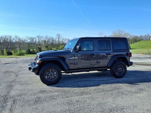 Used 2025 Jeep Wrangler Sport S image 39
