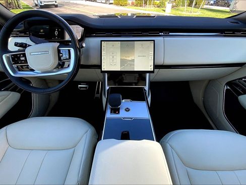 New 2025 Land Rover Range Rover SE image 5