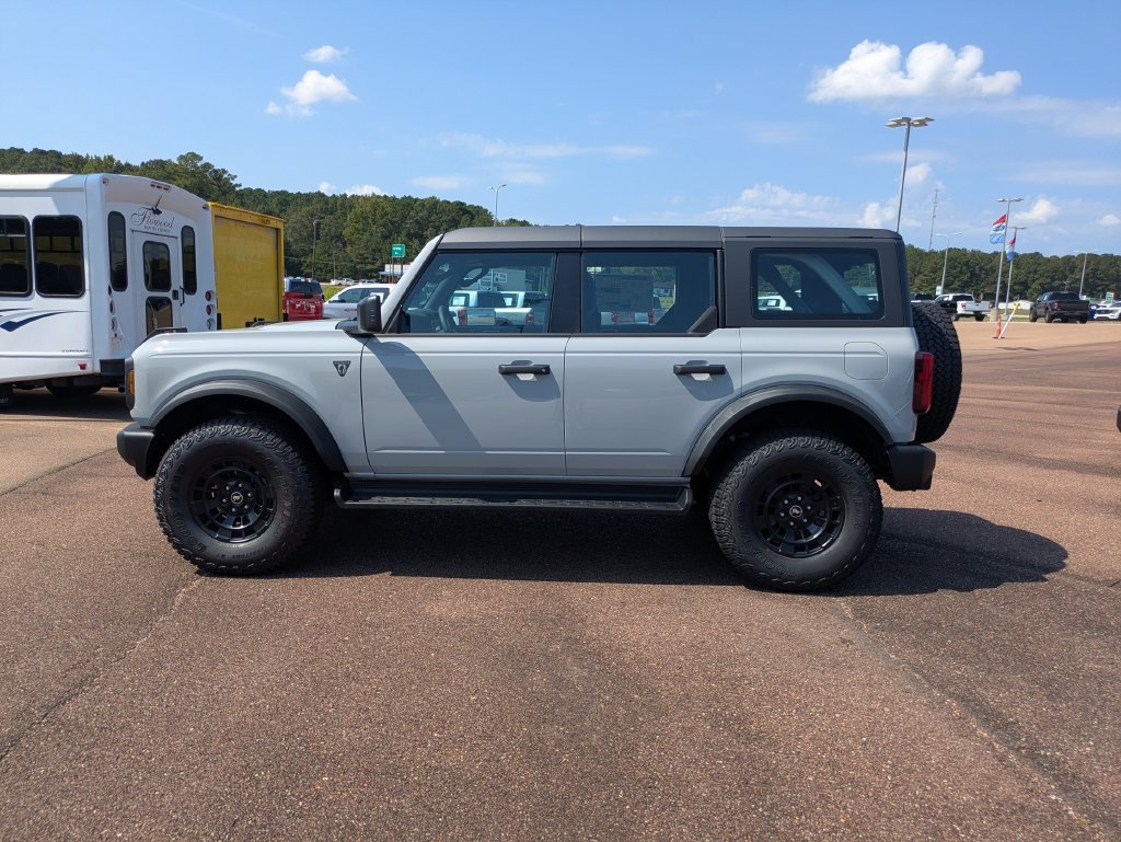 New 2026 Ford Bronco 4-Door w/ Sasquatch Package AWD/4WD image 2