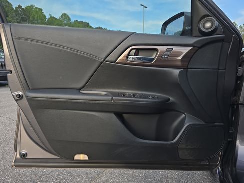 Used 2017 Honda Accord Touring image 26