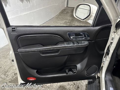 Used 2013 Cadillac Escalade Platinum image 22