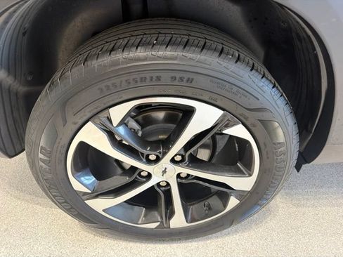 Used 2024 Chevrolet Trax RS FWD image 7