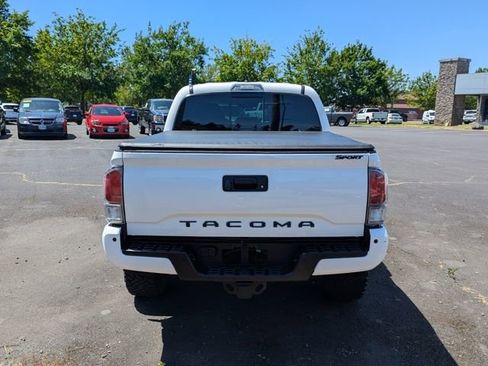 Used 2020 Toyota Tacoma TRD Sport w/ TRD Premium Sport Package AWD/4WD image 5