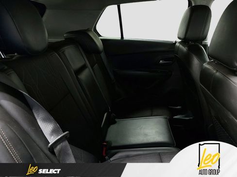 Used 2021 Chevrolet Trax LT AWD/4WD image 27