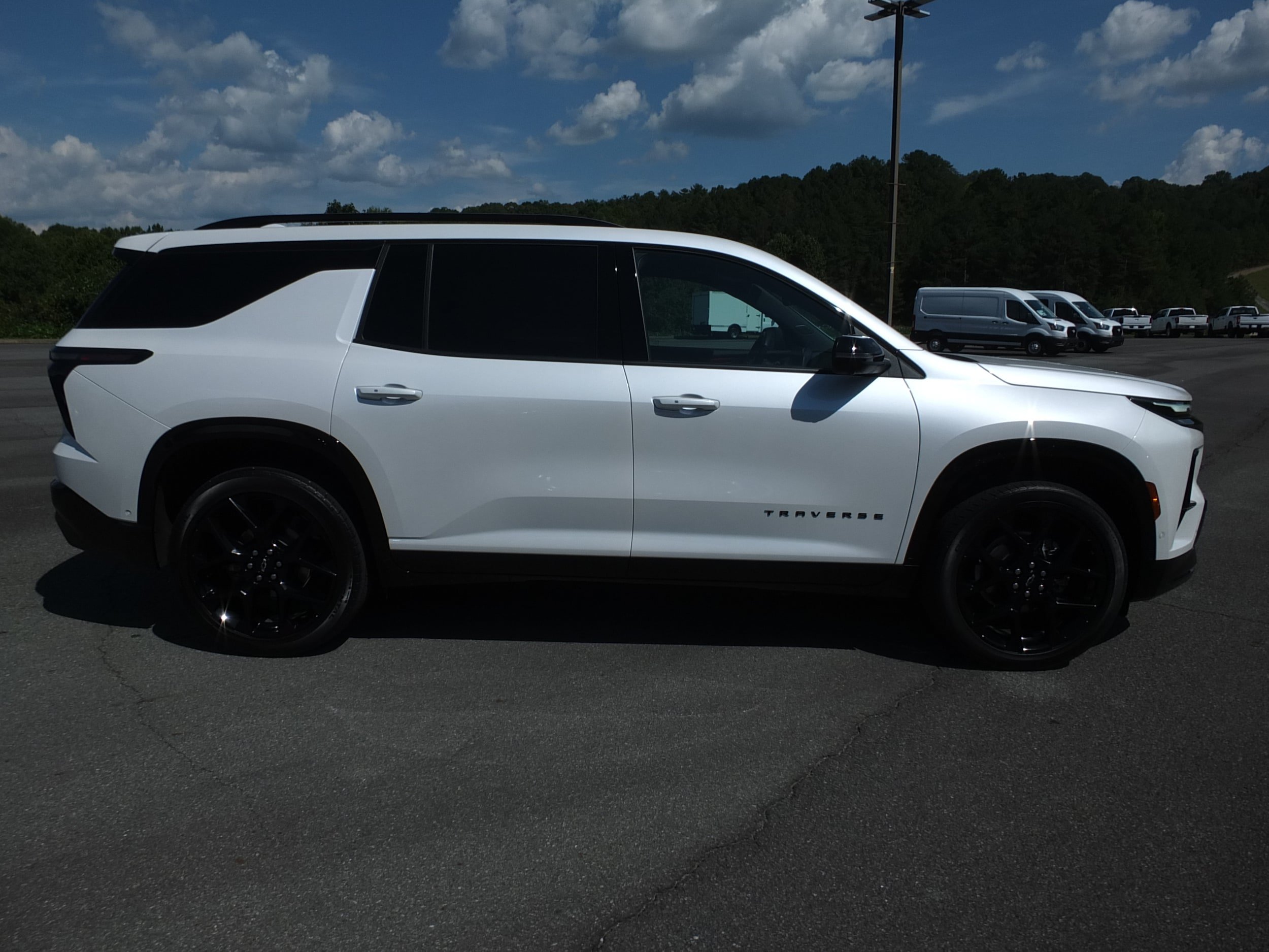 Used 2025 Chevrolet Traverse RS w/ LPO, Floor Liner Package FWD image 2