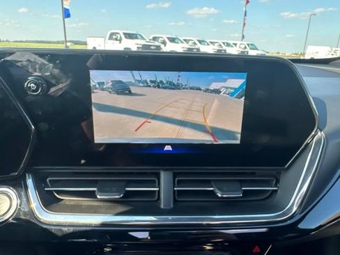 Used 2025 Chevrolet Trax RS w/ Sunroof Package FWD image 16