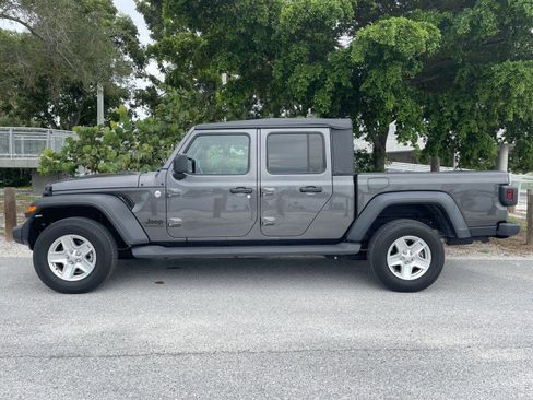 Used 2020 Jeep Gladiator Sport w/ Quick Order Package 24S image 3