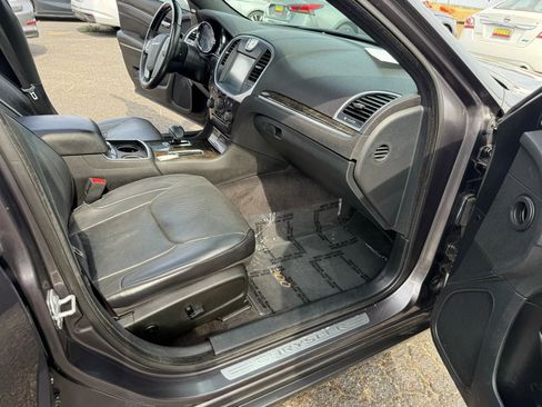 Used 2014 Chrysler 300 C image 24