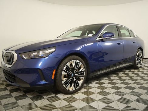 Certified 2026 BMW 530i RWD image 7
