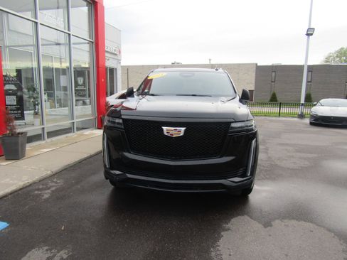 Used 2021 Cadillac Escalade Sport w/ Heavy-Duty Trailer Package AWD/4WD image 3