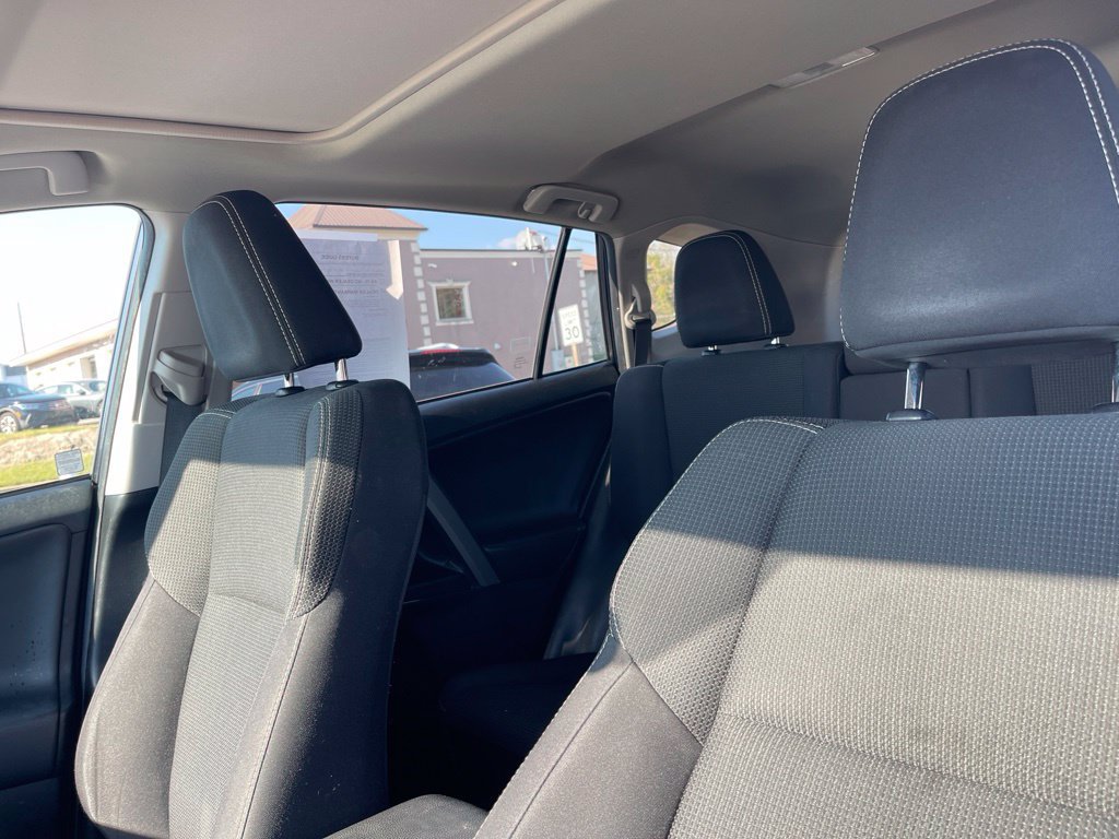 Used 2018 Toyota RAV4 XLE w/ Plus Extra Value Package AWD/4WD image 9