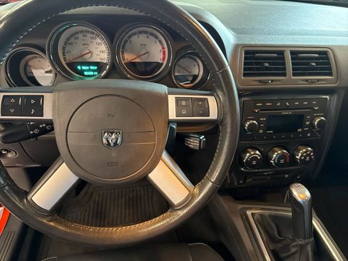 Used 2010 Dodge Challenger R/T RWD image 19