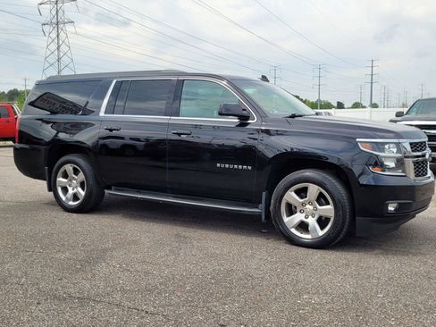 Used 2015 Chevrolet Suburban LT image 12