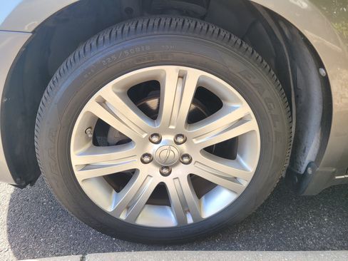 Used 2013 Chrysler 200 Touring FWD image 9