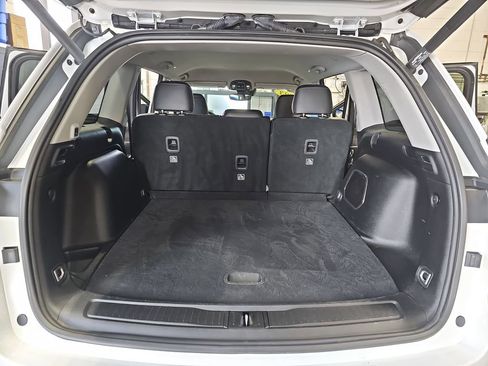 Used 2023 Jeep Grand Cherokee Limited w/ Black Appearance Package image 12