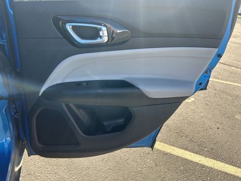 Used 2024 Jeep Compass Limited image 12