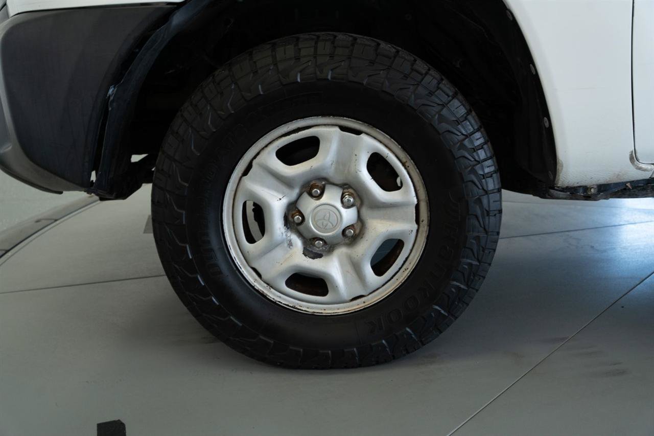 Used 2013 Toyota Tacoma 2WD Regular Cab image 9