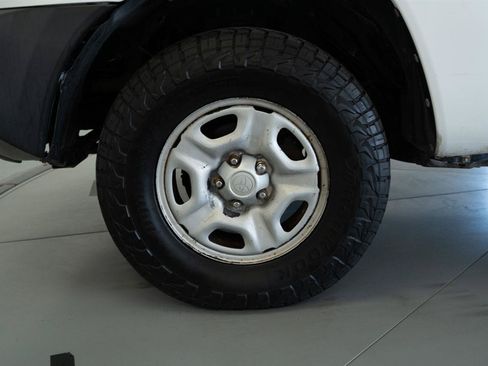 Used 2013 Toyota Tacoma 2WD Regular Cab image 9