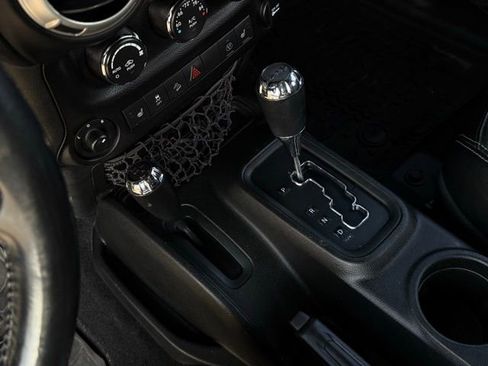 Used 2018 Jeep Wrangler Unlimited Sahara w/ Connectivity Group image 26