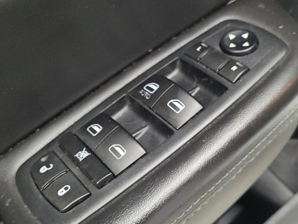 Used 2015 Chrysler 200 S w/ Comfort Group FWD image 27
